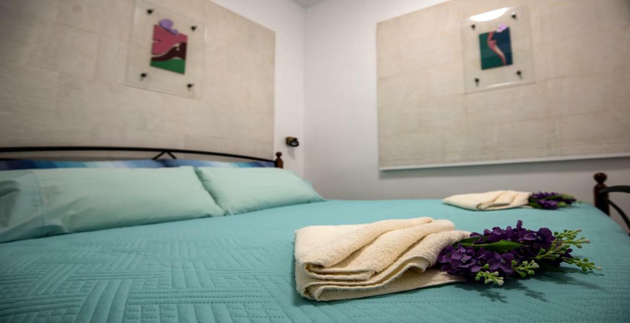 Ibis Your Cosy Oasis With Private Parking And Patio Split Ngoại thất bức ảnh