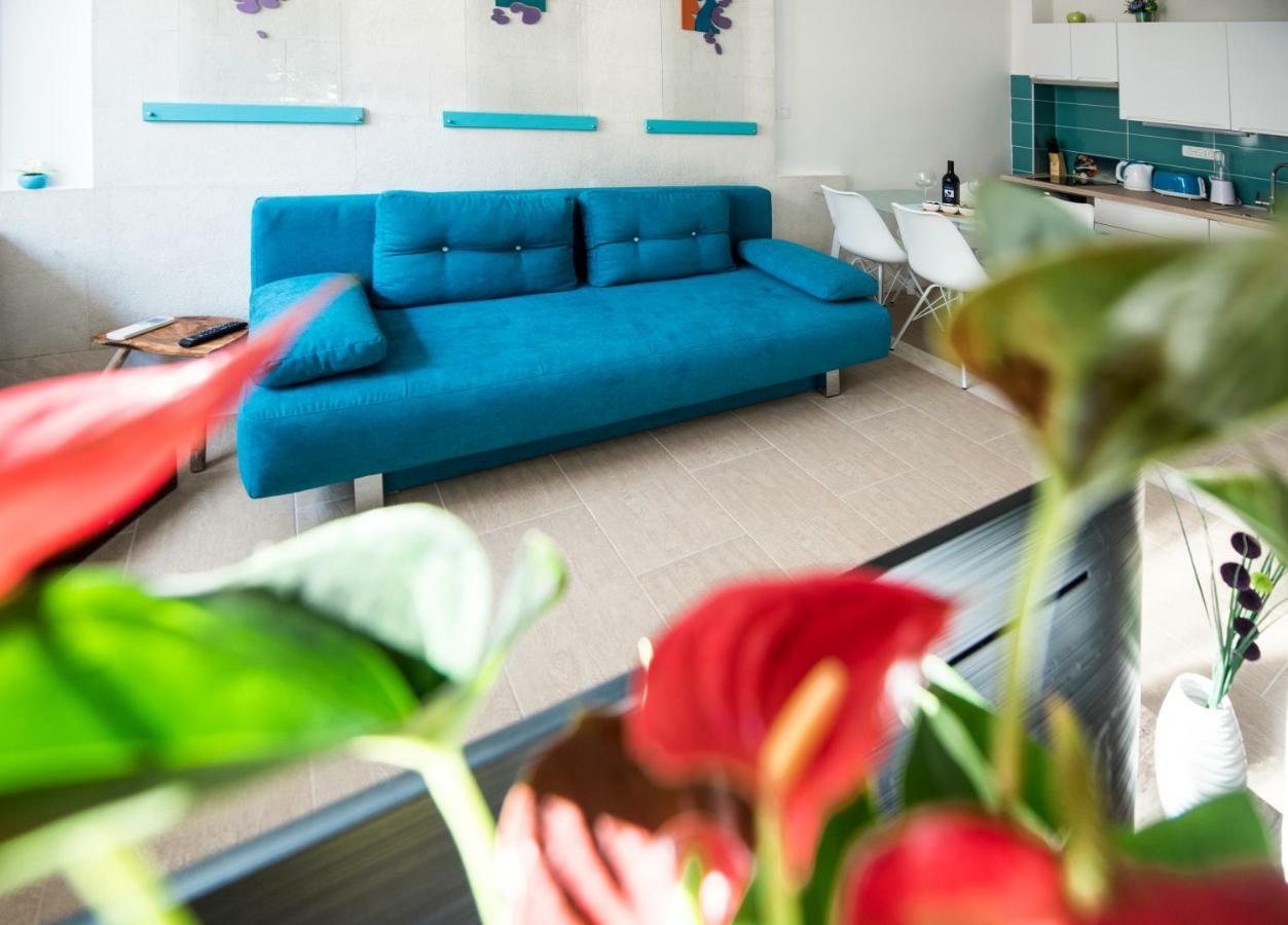 Ibis Your Cosy Oasis With Private Parking And Patio Split Ngoại thất bức ảnh