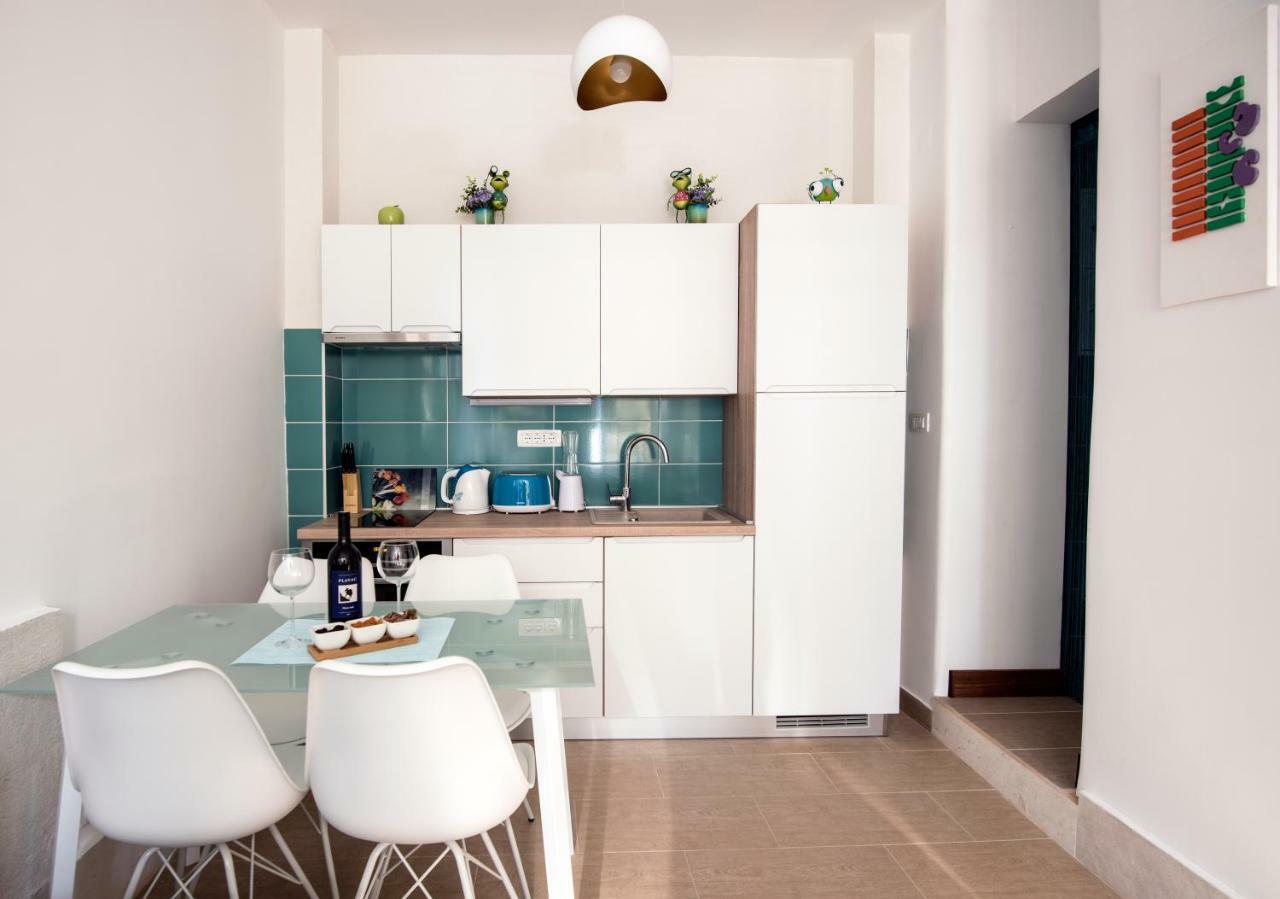 Ibis Your Cosy Oasis With Private Parking And Patio Split Ngoại thất bức ảnh