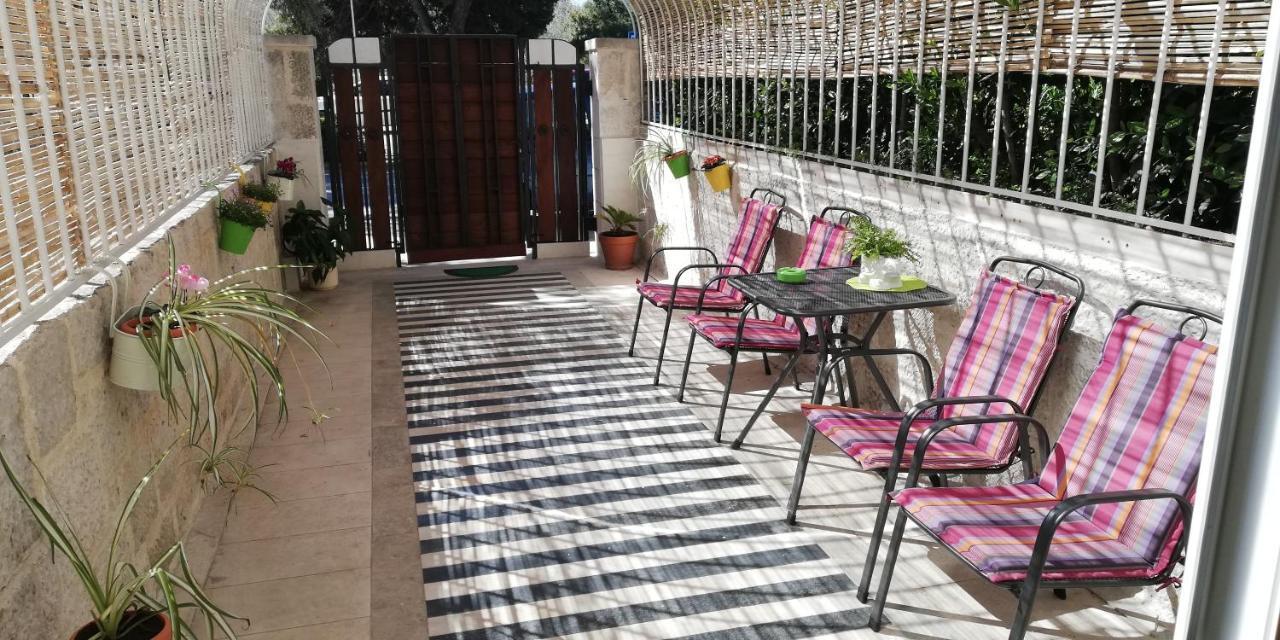 Ibis Your Cosy Oasis With Private Parking And Patio Split Ngoại thất bức ảnh