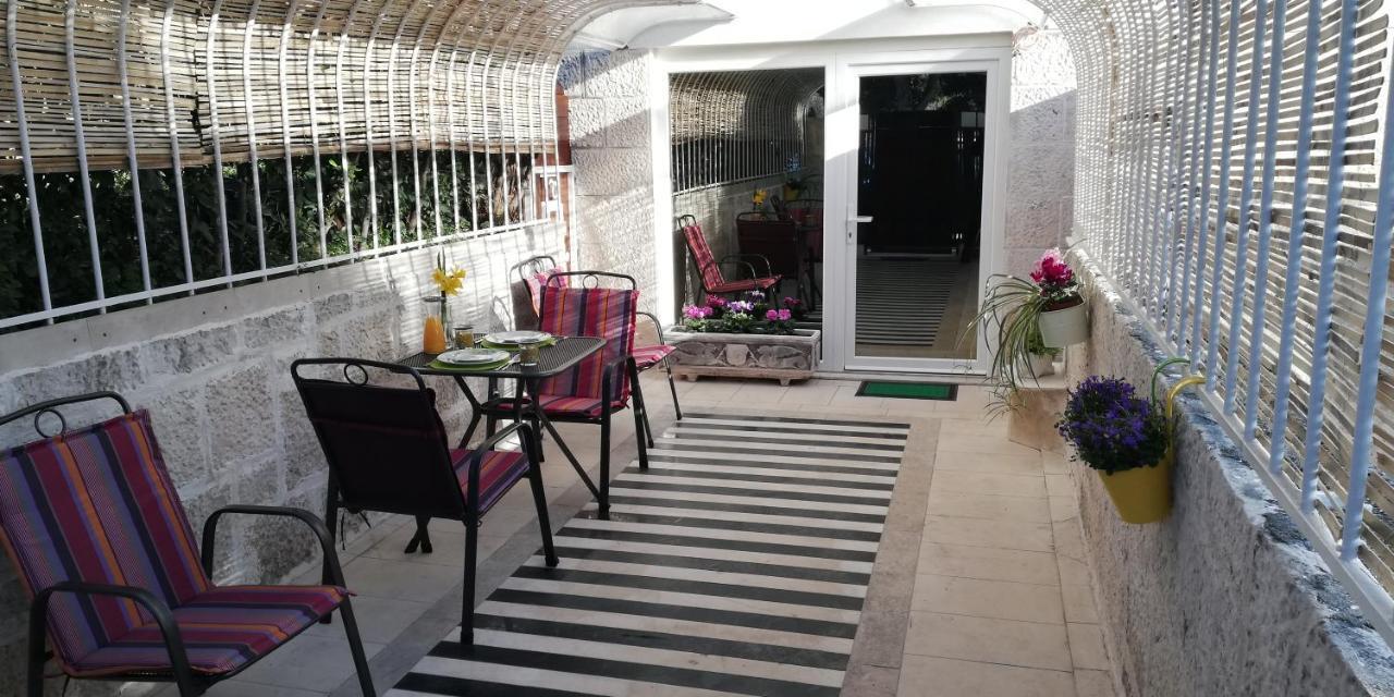 Ibis Your Cosy Oasis With Private Parking And Patio Split Ngoại thất bức ảnh